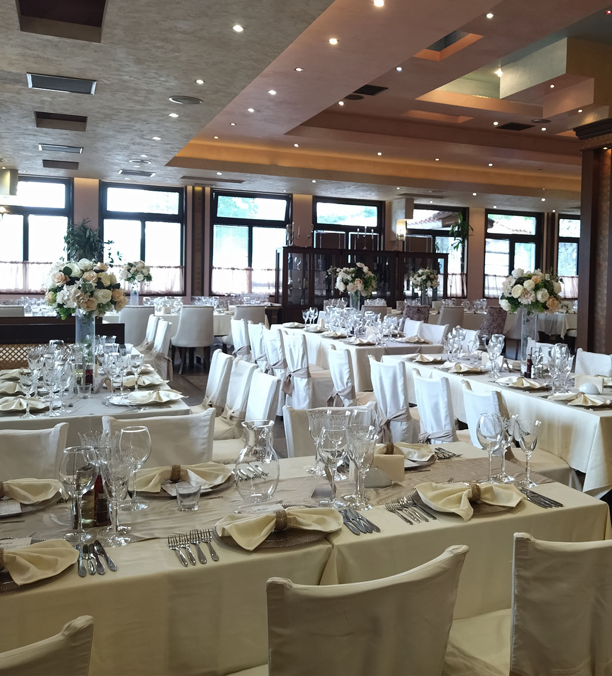 Ресторант Арт Гардън в Правец, преобразен за сватбено тържество